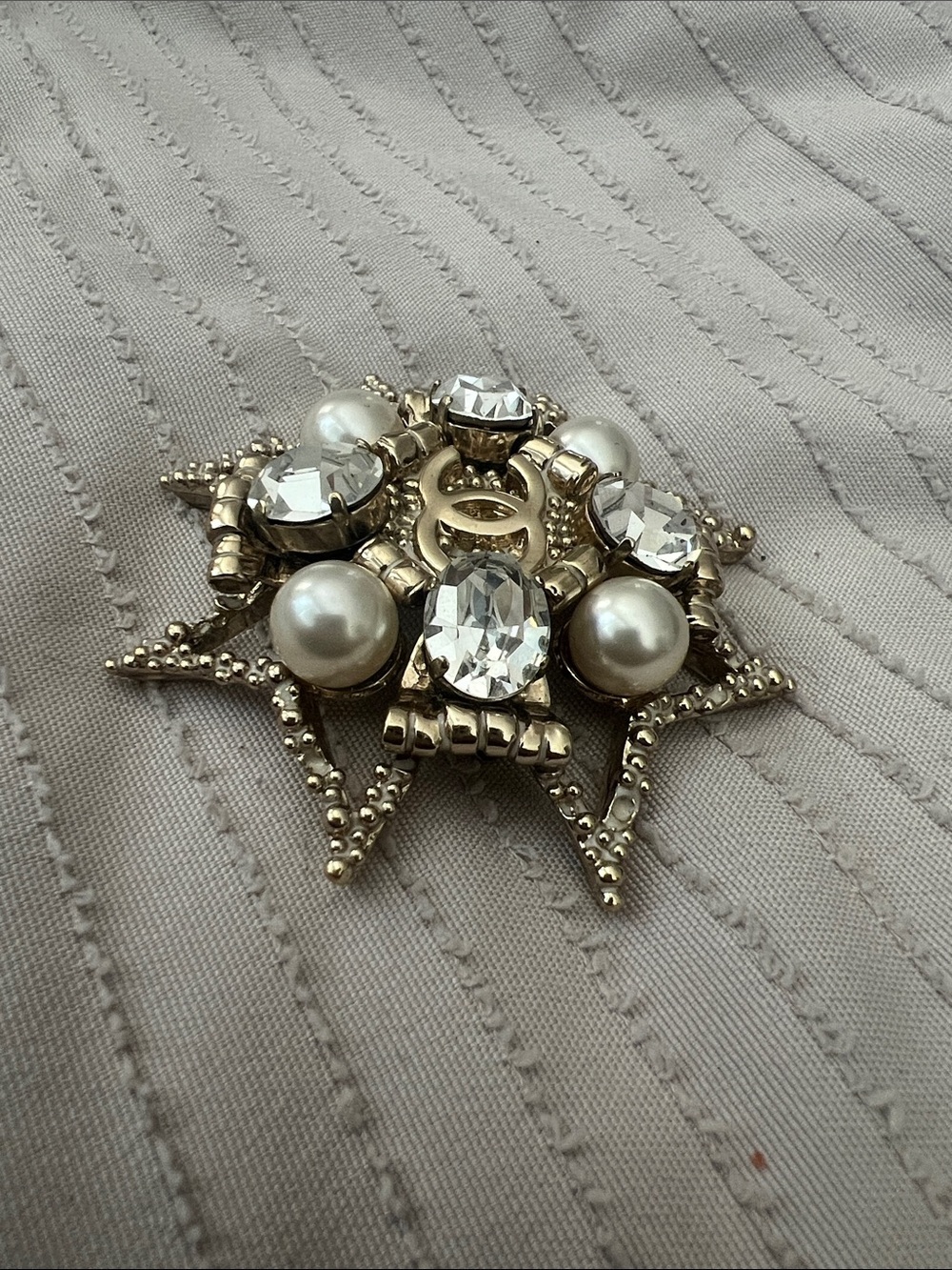 CHANEL 06A Brooch - Picture 6 of 8
